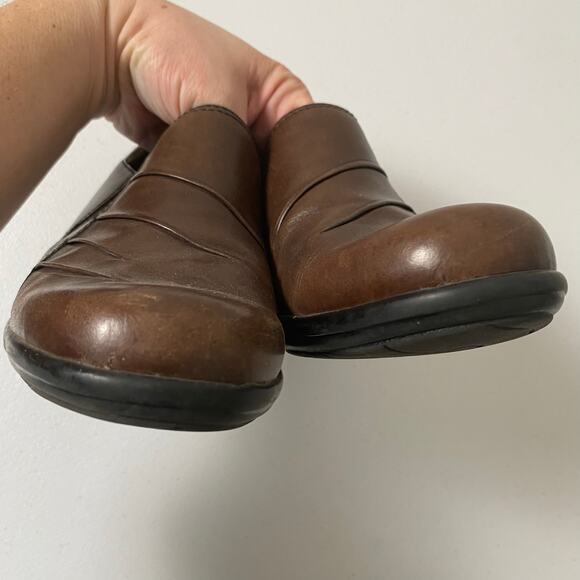 Clarks Sz 8.5 W Partridge Brown Leather Slip On Loafer Heeled Boots Comfort Clog - Picture 10 of 14